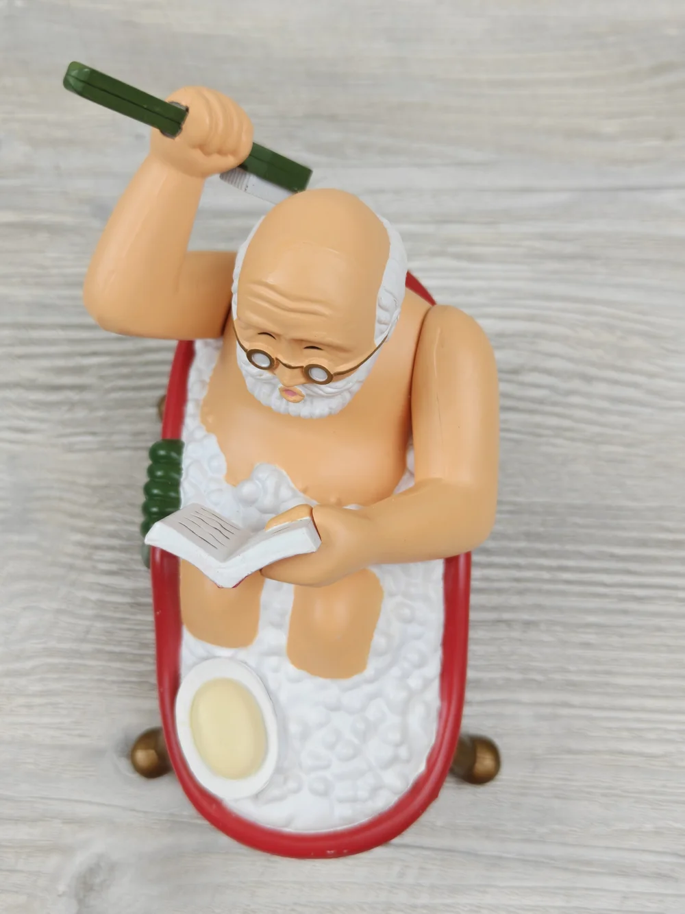 Vintage Santa Bathing Animated Electronic Christmas Decoration Tested w/ Box